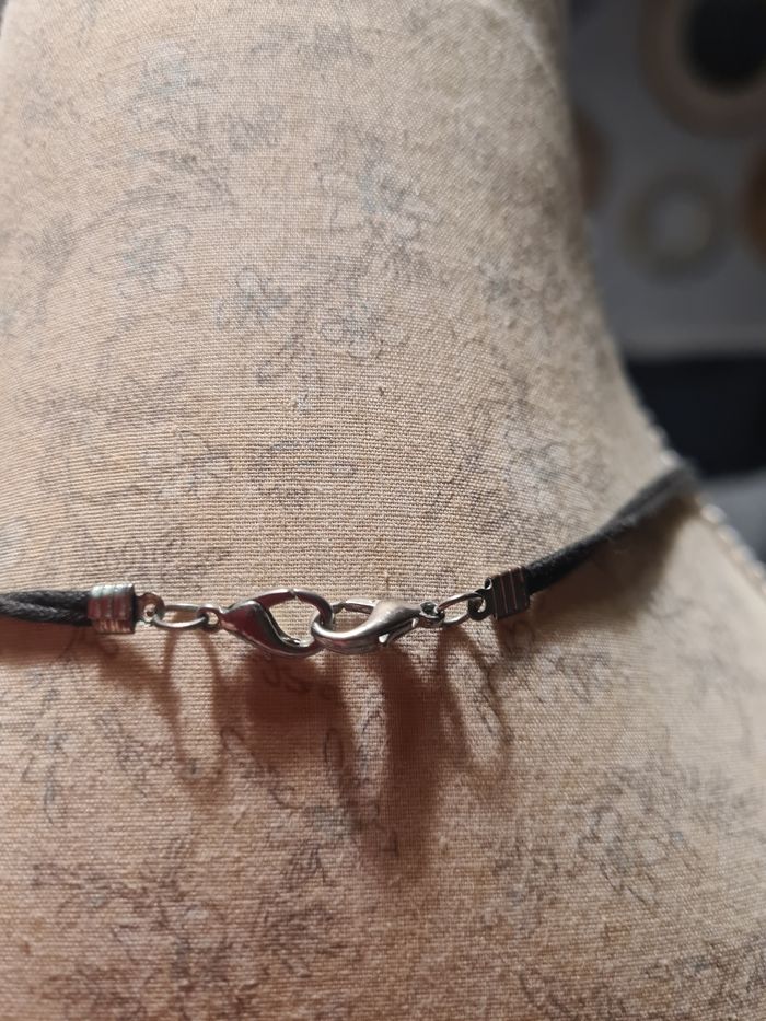 Collier. 40 cm. Marron et breloques noir. - photo numéro 4
