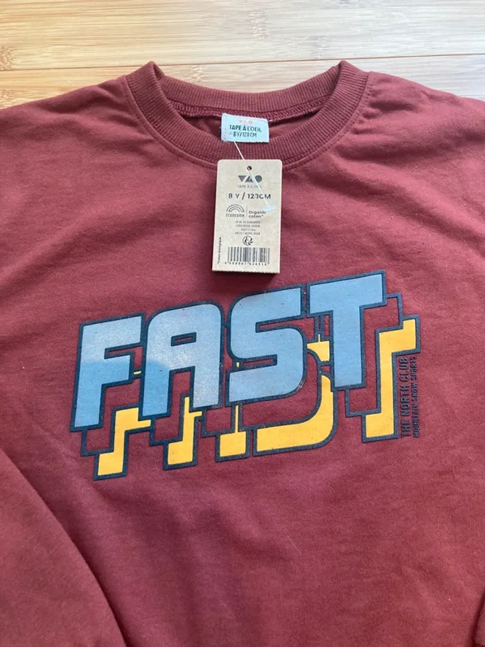 8 ans - Sweat fin couleur bordeaux et écriture - Neuf 18€ - photo numéro 2