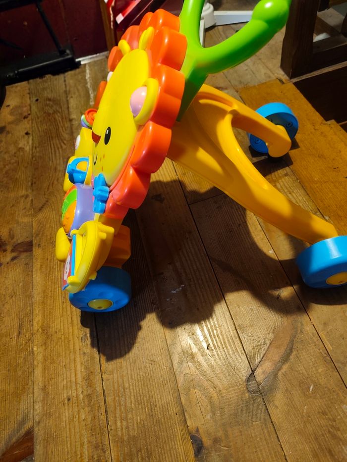 Trotteur lion musical - photo numéro 3