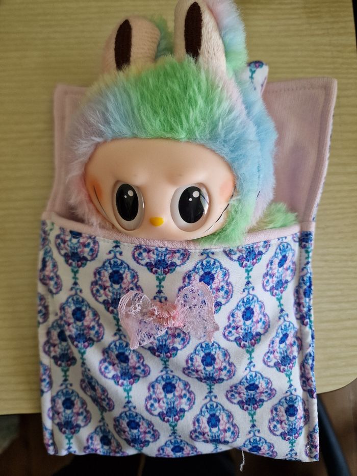 Couette pour poupee genre labubu - photo numéro 2