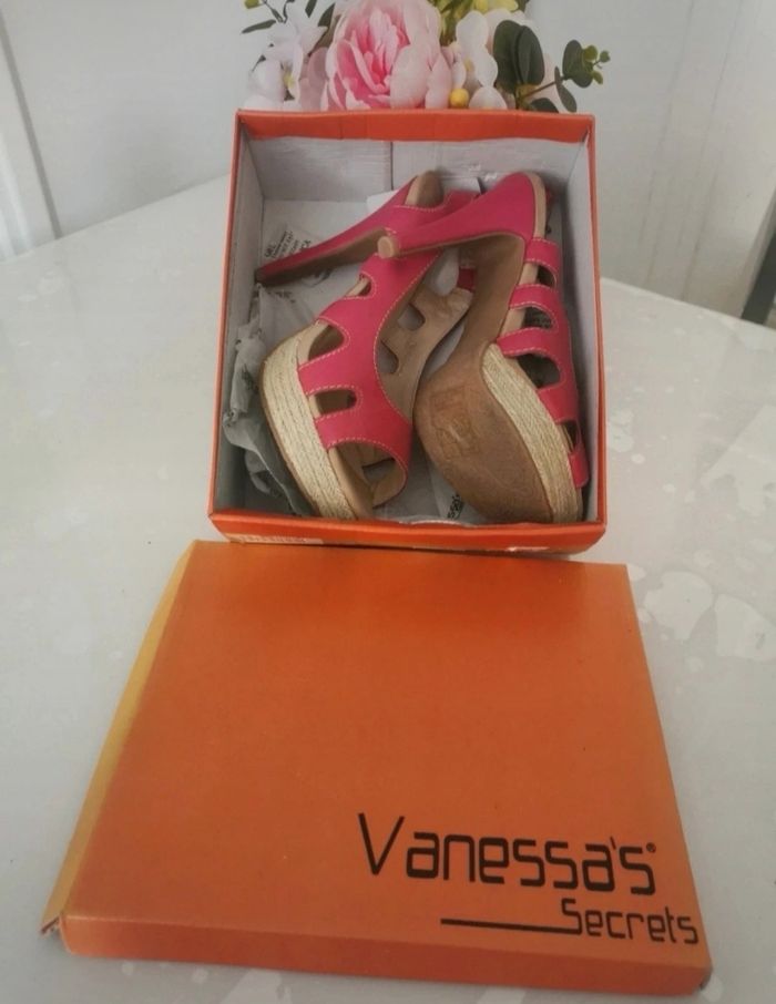 🩷🤍Jolie Paires De Sandales Les Secrets De Vanessa 🩷🤍 - photo numéro 2