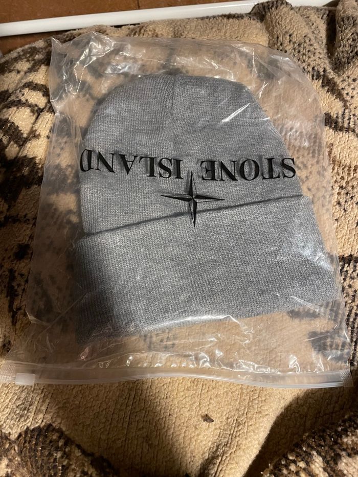 Bonnet stone island - photo numéro 4