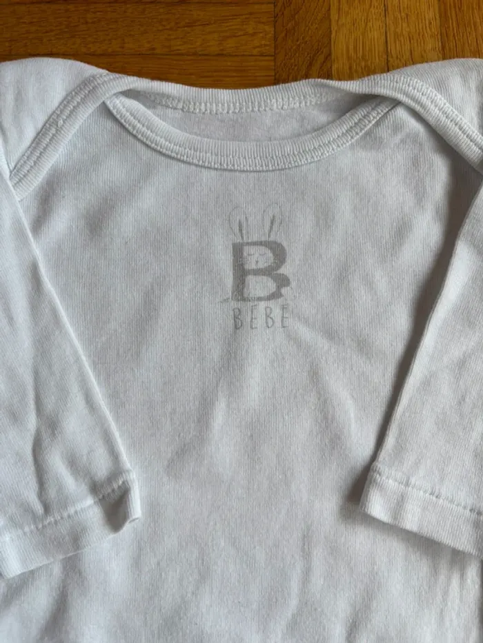 Lot de 3 bodies manches longues 6 mois très bon état - photo numéro 3