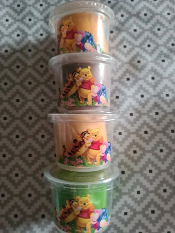 4 pots de pâte à modeler