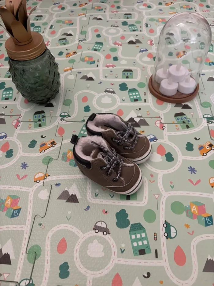 Chaussures bébé 6-9 mois