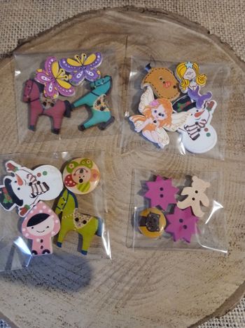 Lot de 4 sachets de boutons en bois