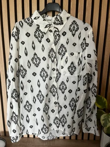 Chemise blanche imprimés noirs