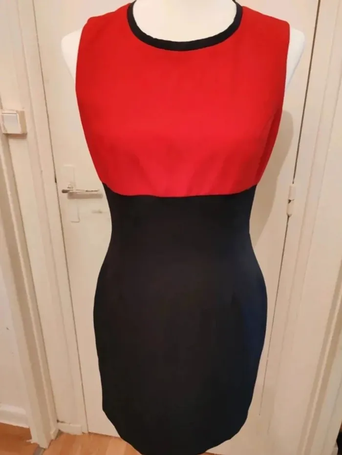 Robe cintrée taille 38 bicolore noire rouge Léa Lauryl Paris - photo numéro 2