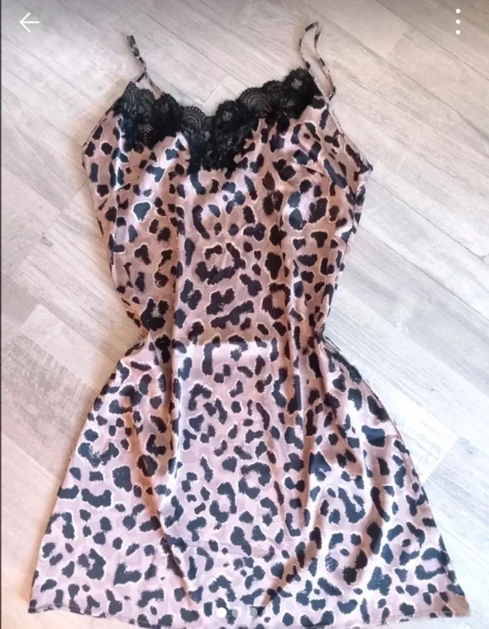 Nuisette en satin imprimé Léopard