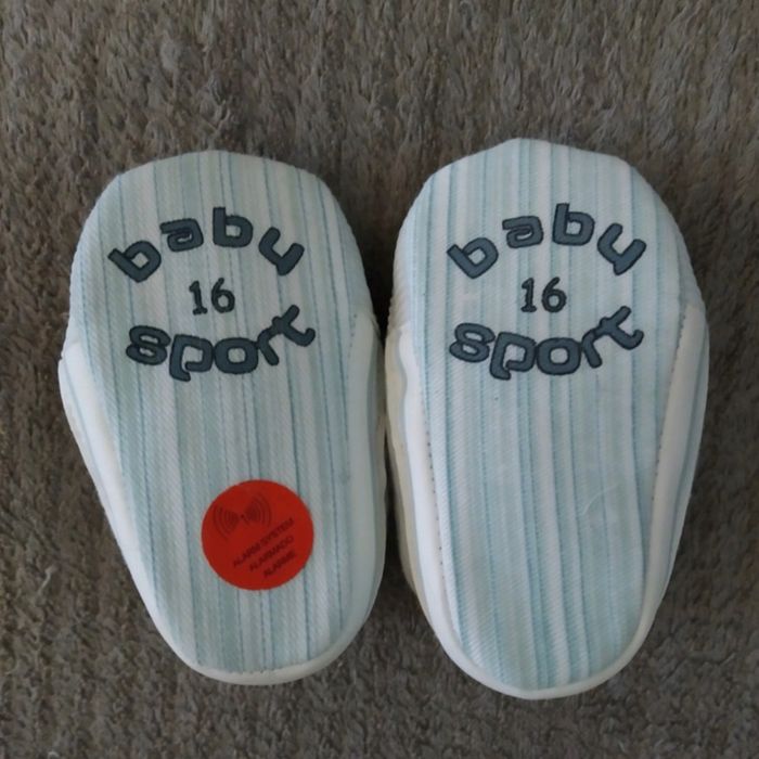 Baskets bébé taille 16 - photo numéro 3