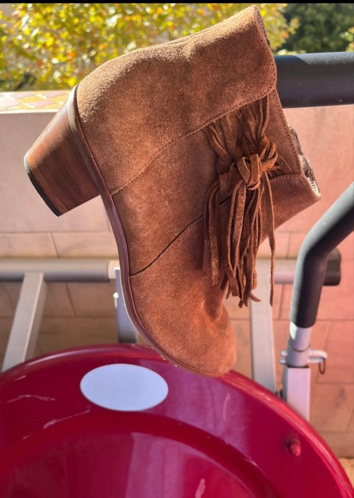 Magnifiques bottines avec des franges.alliant élégance  et modernité - photo numéro 2