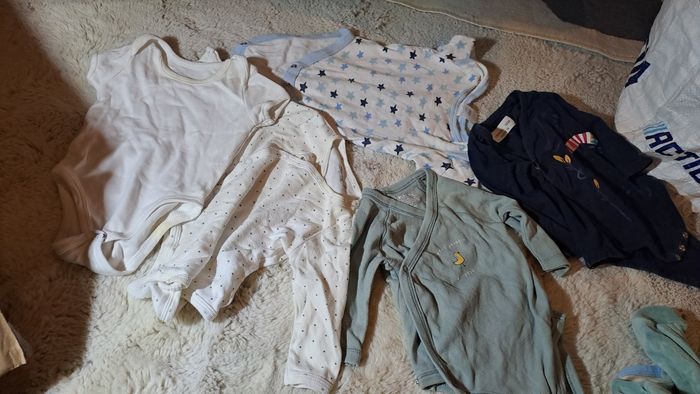 Lots bodies garçon 3 mois, très bon état