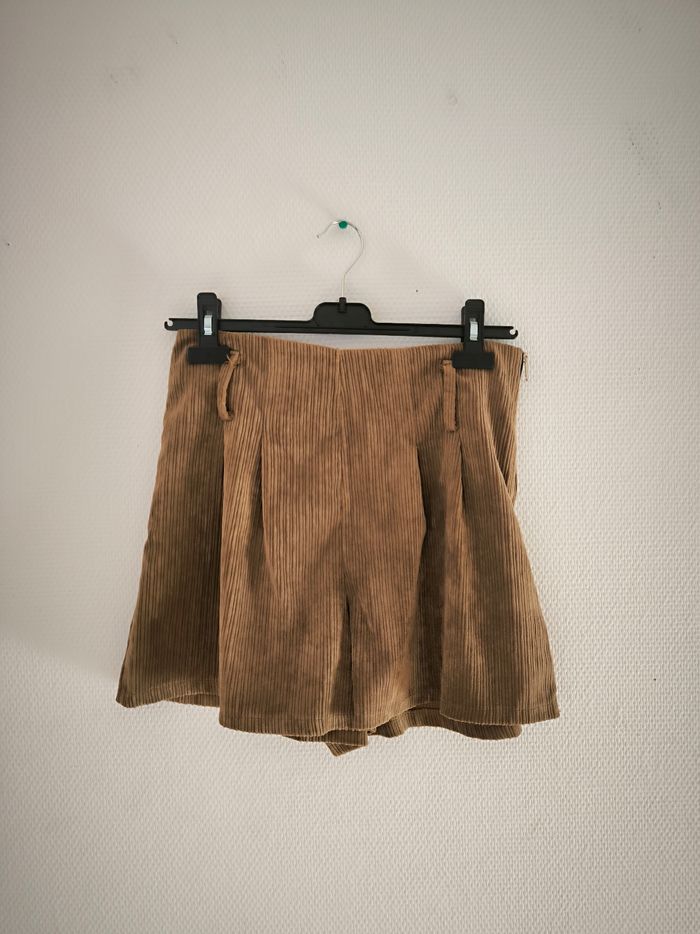 Short en velours marron taille haute