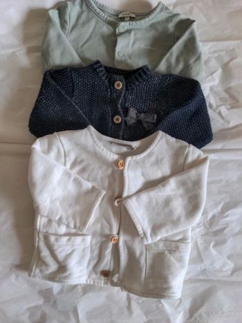 Lot gilets bébé 6 mois 
