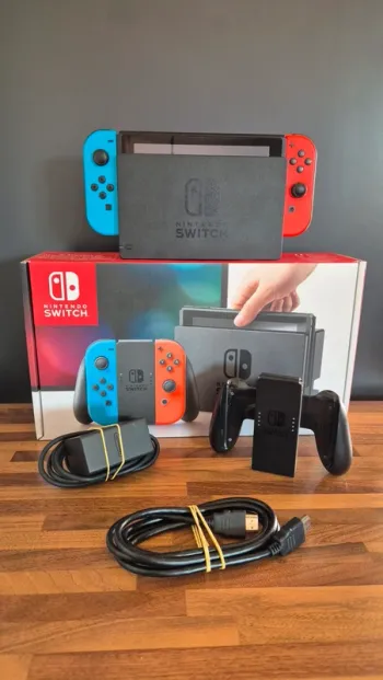 Console Nintendo switch en boîte