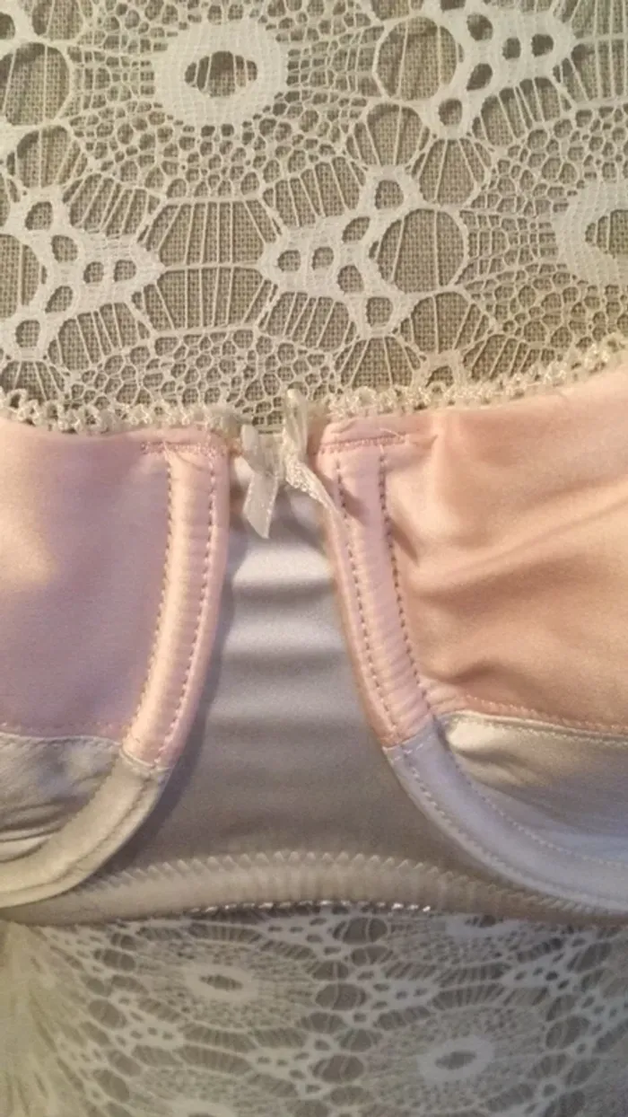 Soutien-gorge sans bretelles - photo numéro 3