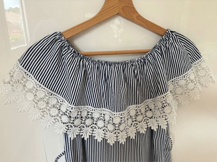 Robe rayée à dentelle taille 2 - photo numéro 3