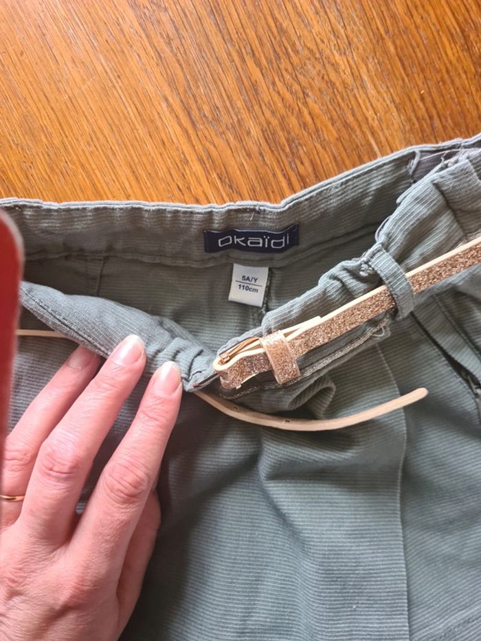 Jupe short 5 ans okaidi vert kaki avec ceinture dorée - photo numéro 4