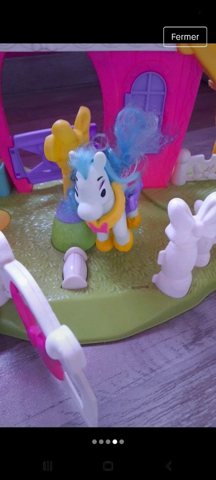 Maison minnie avec personnage - photo numéro 3