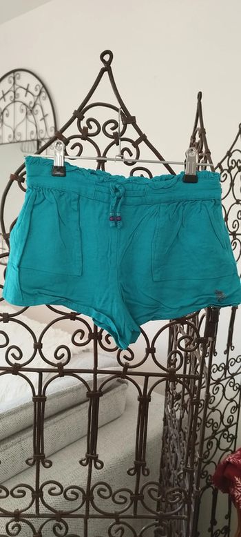 Short Creeks très bon état. Taille 10 ans