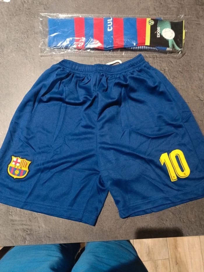 Tenue football Léo Messi FC Barcelone. T.28 - photo numéro 3
