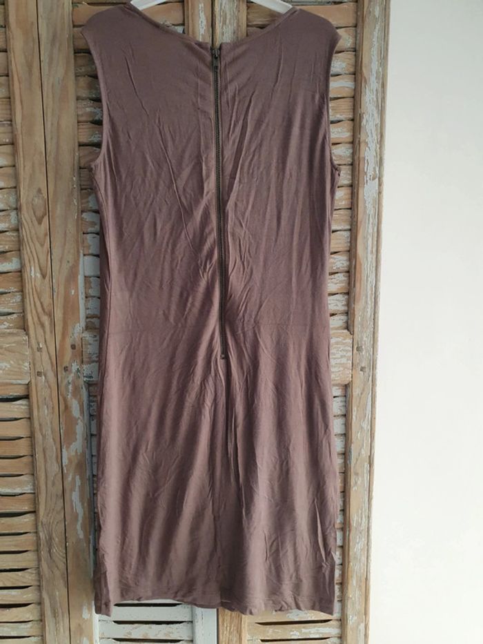 Robe moulante taupe - photo numéro 7