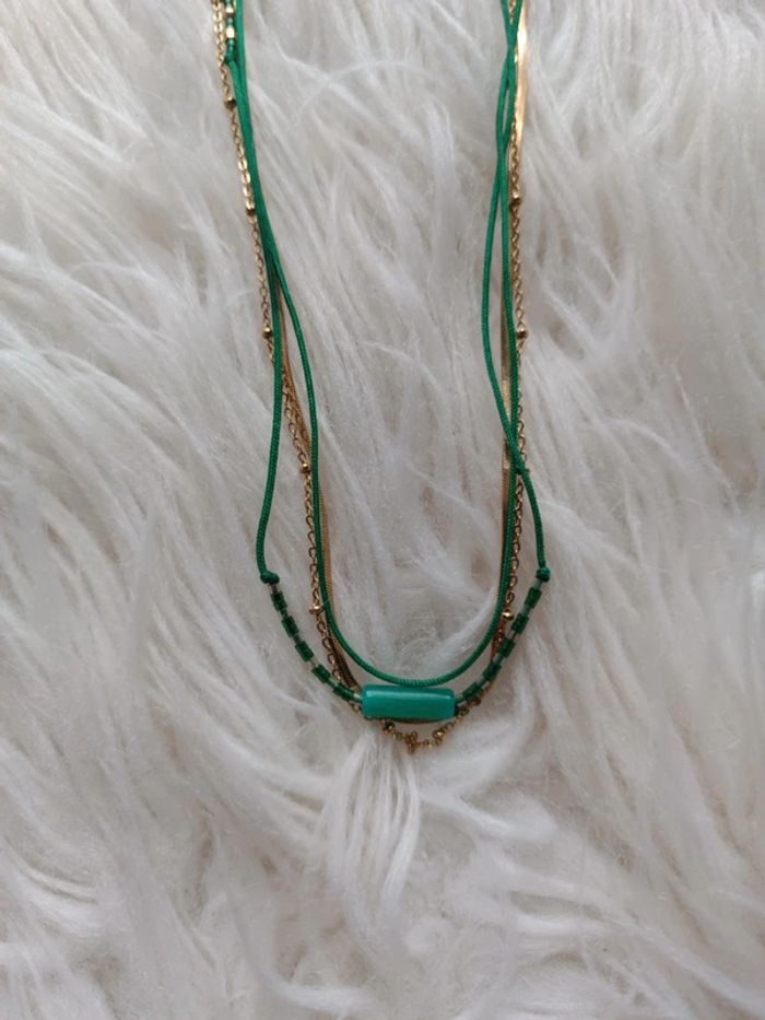 Collier vert bouteille et doré en acier inoxydable Satine En très bon état