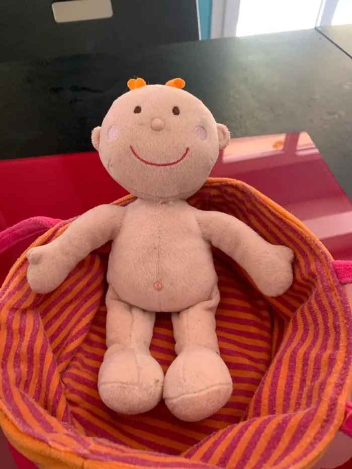 Bébé en peluche avec couffin et biberon - photo numéro 4