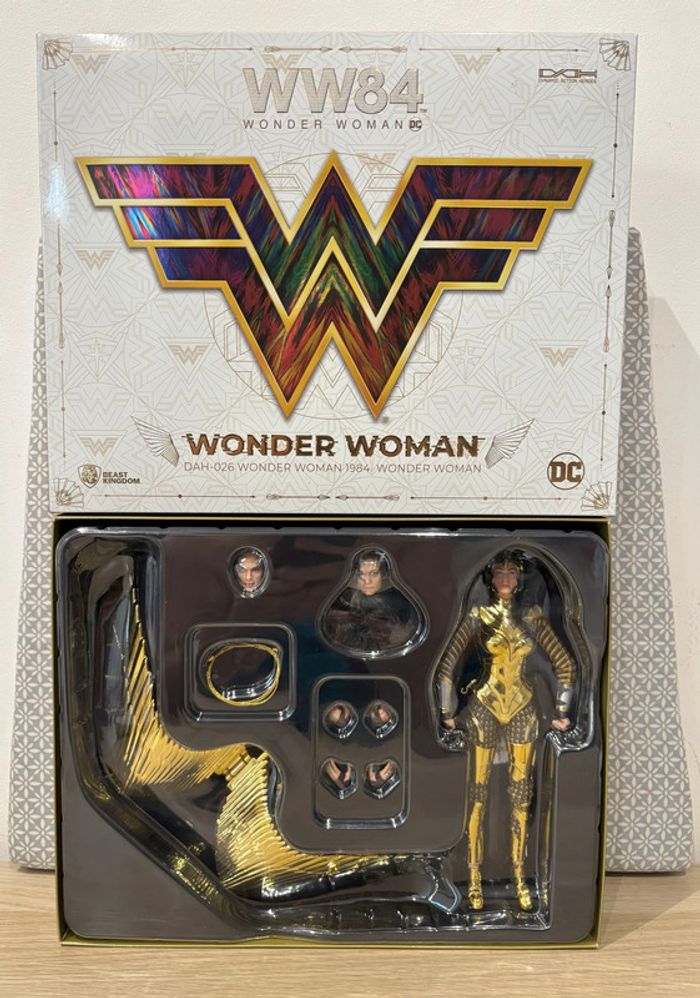 Figurine Collector "Wonder Woman 1984" Golden Armor DC Comics - photo numéro 4