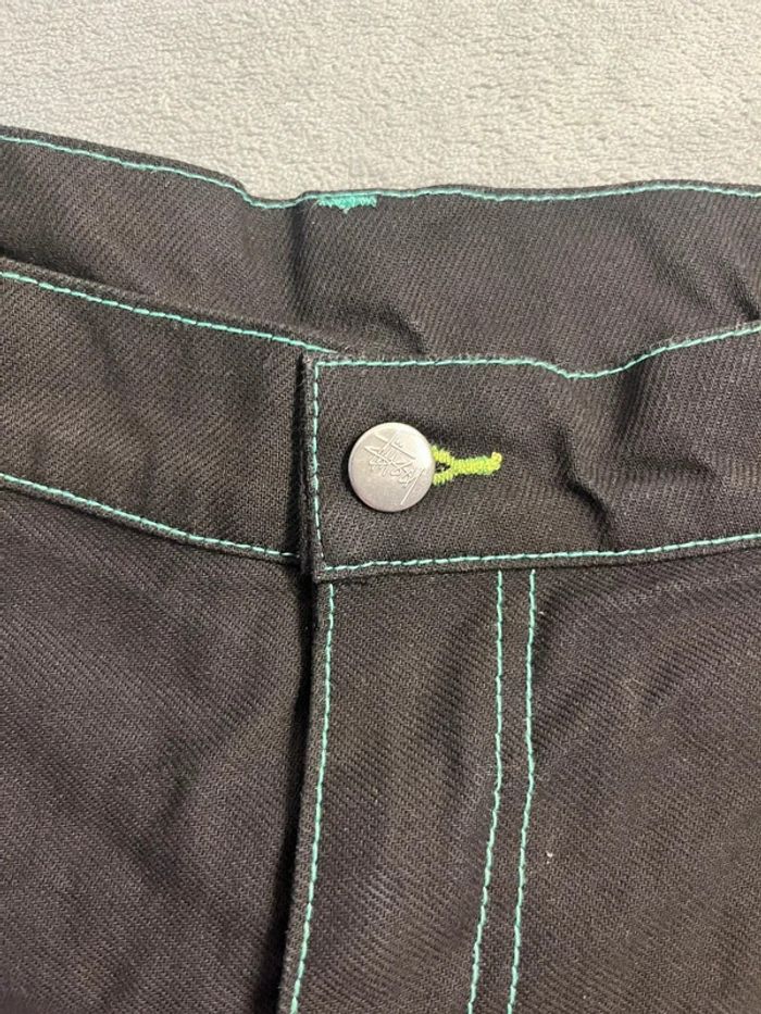 Short/Jort Stussy Black Embroidered Green Forest Big Logo Back – Taille M - photo numéro 5
