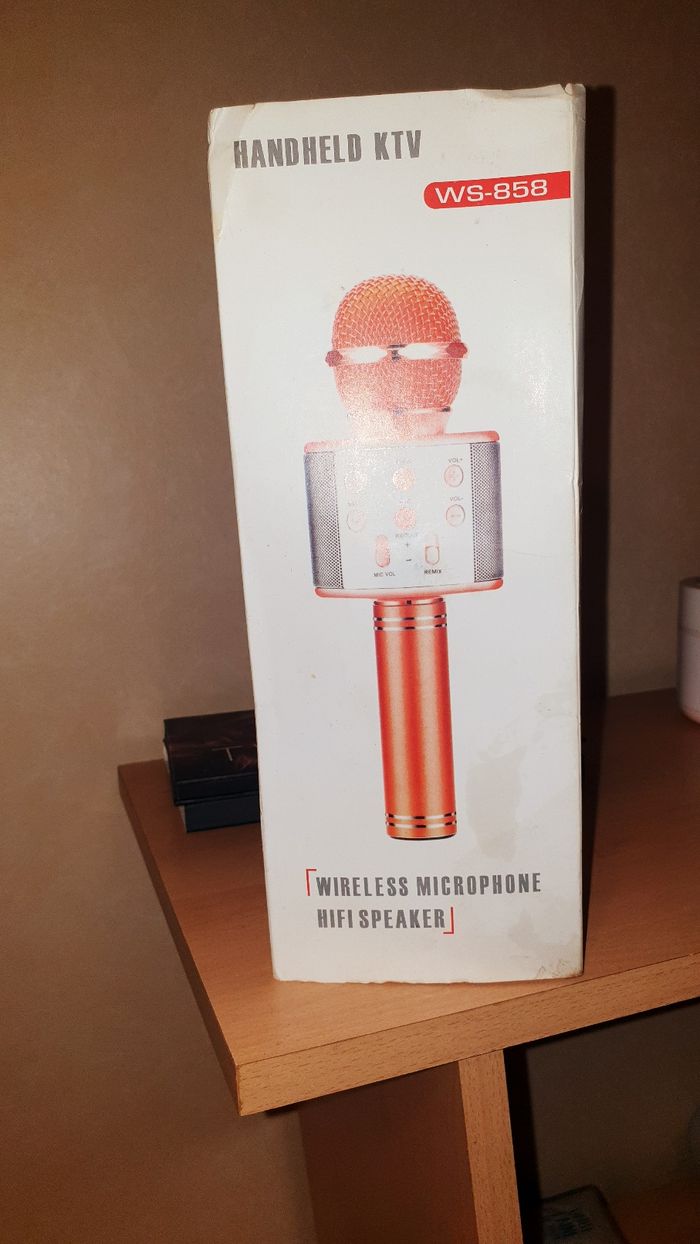 Lot de vêtements taille mix ado 11 vêtements taille unique 38 et articles au choix produits cosmétiques occasion date passer je savais pas où le jeter donc je fait les carton pour 25 euros - photo numéro 9