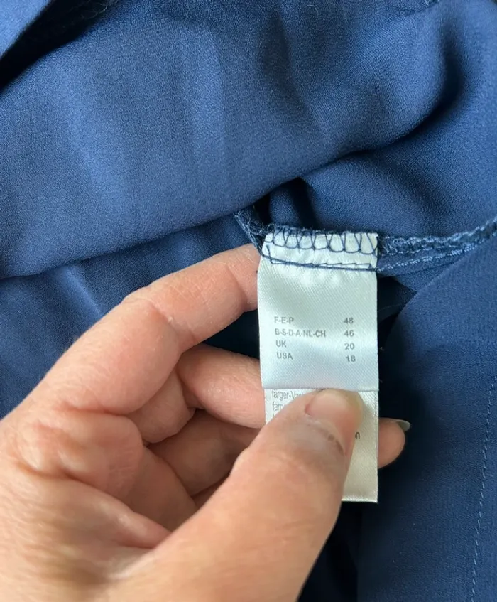 Jolie blouse bleu marine femme taille 48 - photo numéro 5