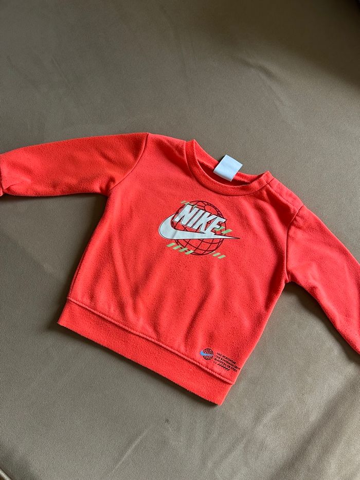 Pull Nike 18 mois - photo numéro 2