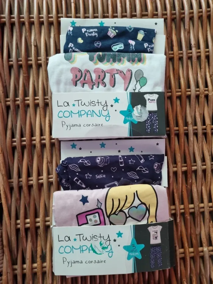 Lot de 2 pyjamas neufs fille 3 ans