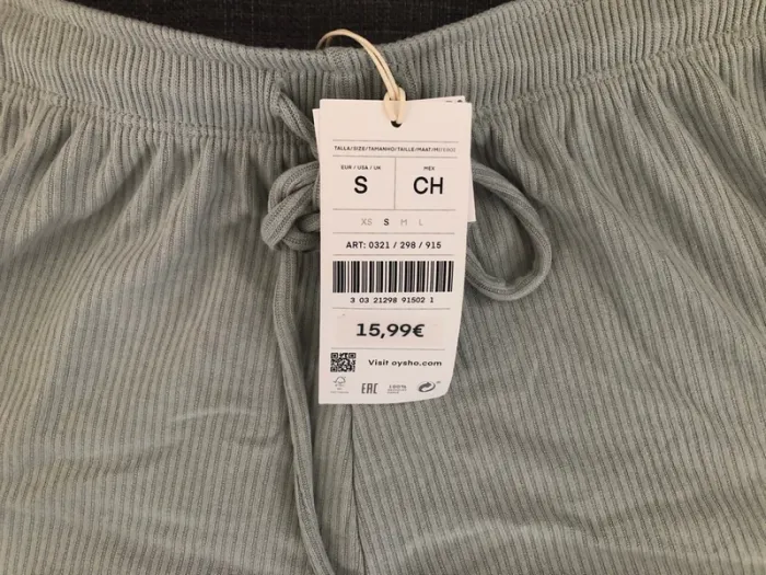 Short fluide Oysho vert d’eau taille S neuf - photo numéro 2