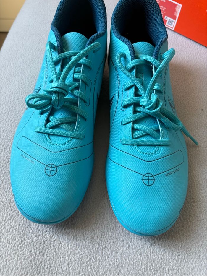 Baskets de football Nike bleues - photo numéro 7