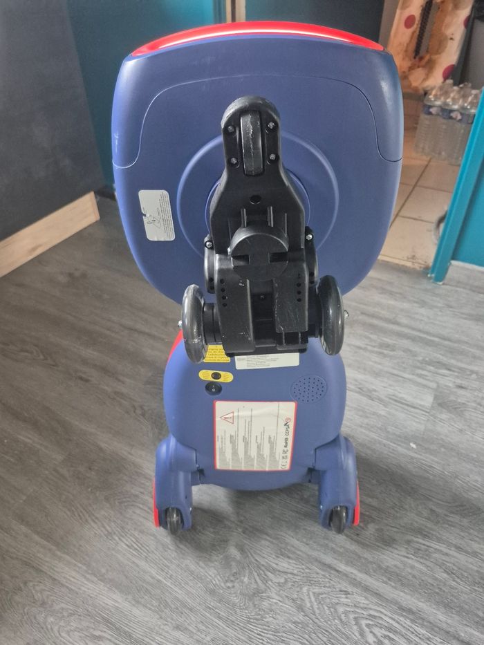 Voitures électriques Bluetooth comme neuf - photo numéro 4