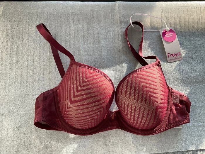 Soutien-gorge bordeaux Freya neuf