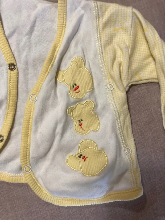 Gilet croisé vintage bébé jaune et blanc – oursons brodés – années 80/90 - photo numéro 2