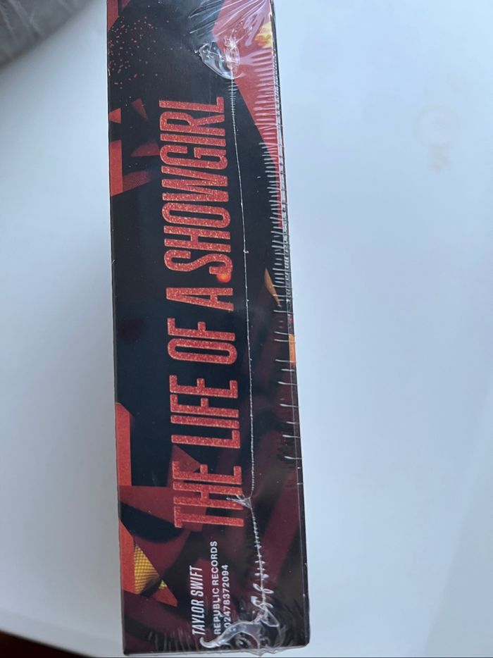 coffret CD the life of a showgirl de taylor swift - photo numéro 2