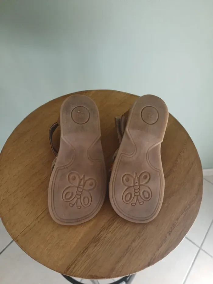 Sandales vrai cuir très bon état - photo numéro 6