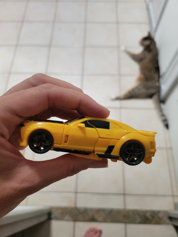 Voiture transformers bumblebee - photo numéro 6