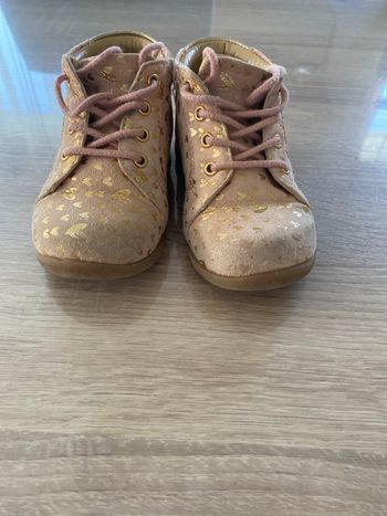 Chaussures de marche taille 22