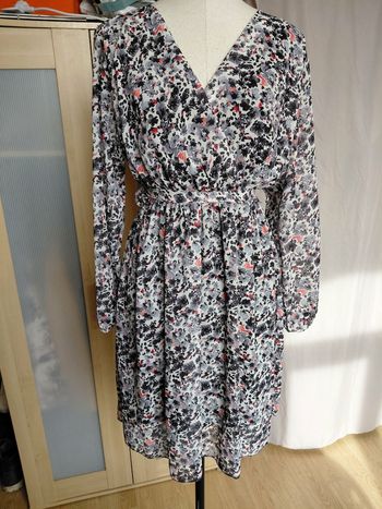 Très jolie robe femme T U 