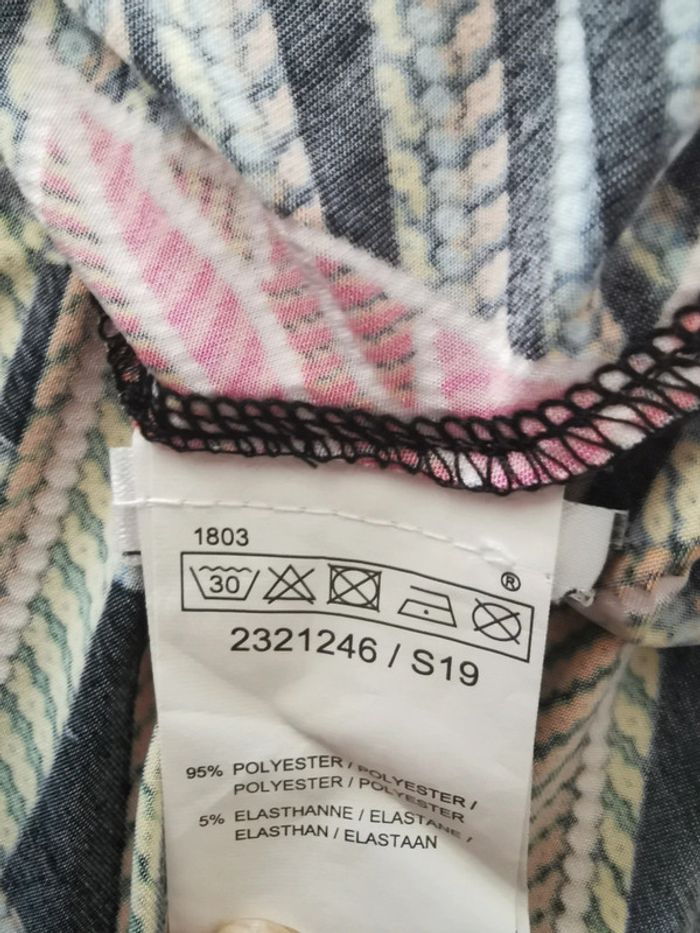 Robe. Noire-rose. Taille 44 - photo numéro 10