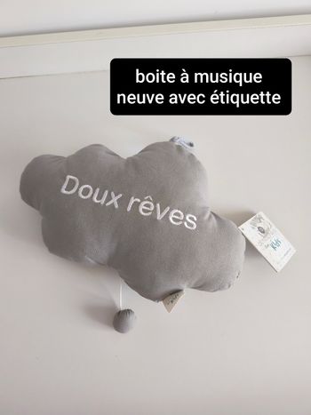 Coussin boite à musique nuage neuve avec étiquette