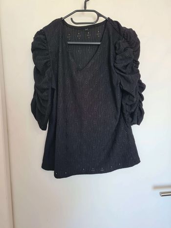 Haut ajouré manche bouffante noir taille 40 42