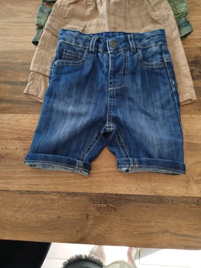 Lot 12 mois shorts - photo numéro 2