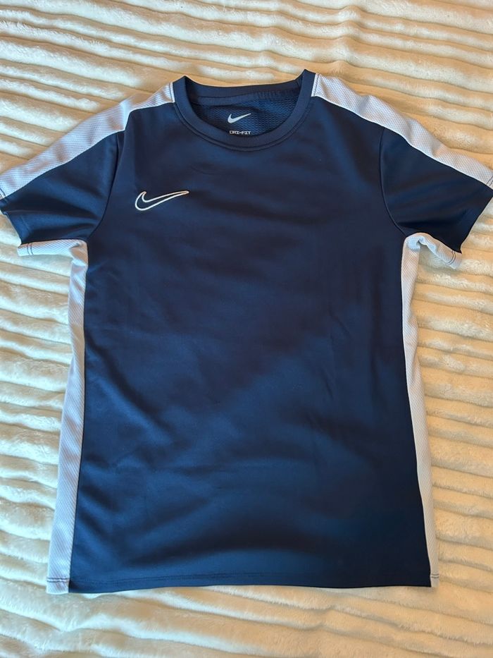 T-shirt Nike Dri Fit taille M enfant - photo numéro 1