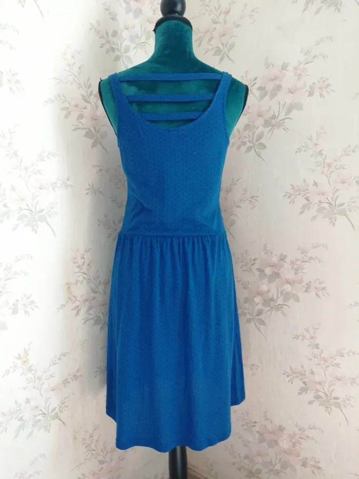 Robe sans manches bleu à pois noir lien à nouer découpes dans le dos / sans marque / (42-44) - photo numéro 3